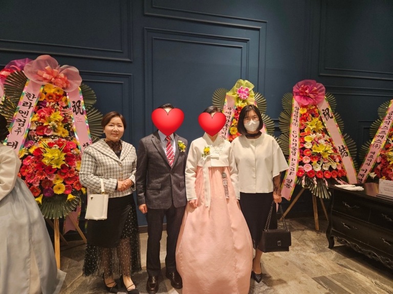 즐겁고 좋은 날에 가족분들과 사진 