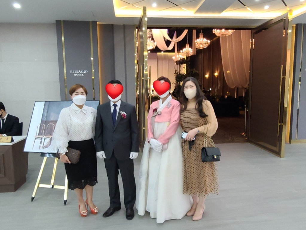 코로나시기를 극복하고 결혼에 골인했어요.