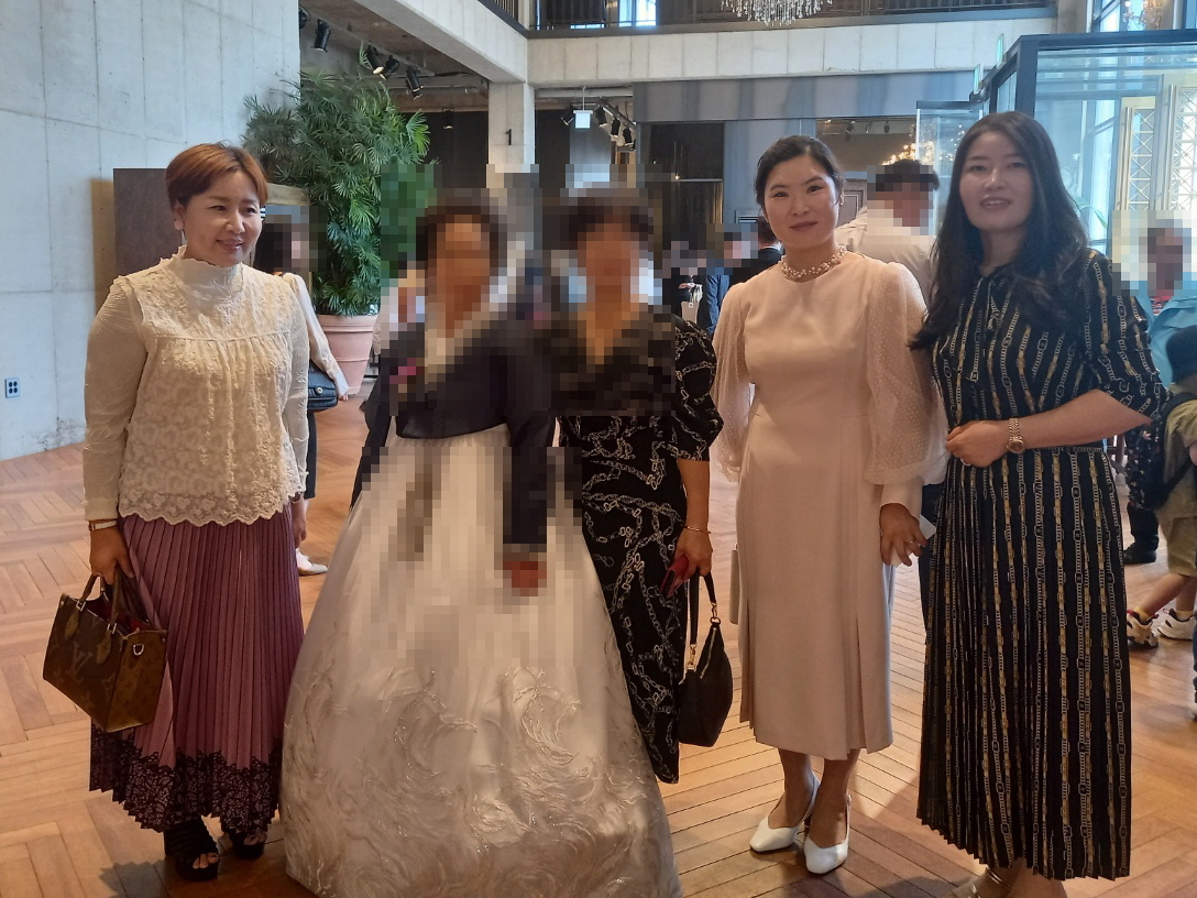 친절하신 신랑님 어머님 이십니다.